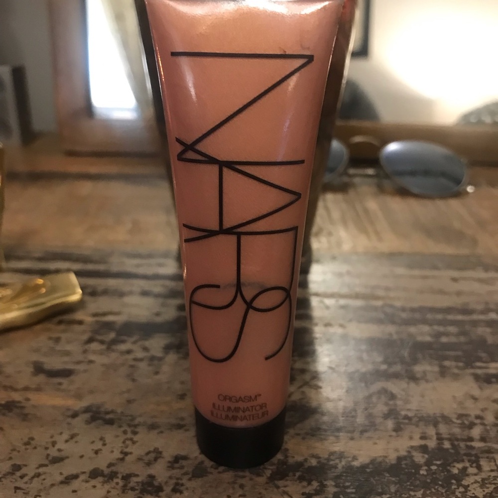 Nars Illuminator in orgasm